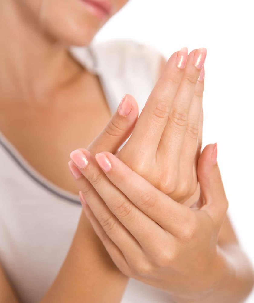 وصفات طبيعية لعلاج جفاف اليدين وتشققها