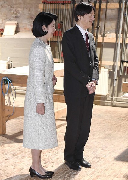 جولة الأمير أكيشينو وزوجته