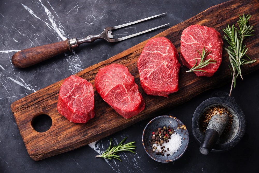 اللحوم غنية بالدهون التي قد تضر بصحة اصحاب الامراض المزمنة