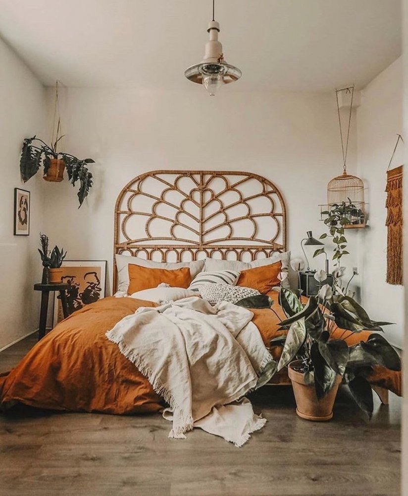 ديكور غرفة نوم بأسلوب بوهيمي يعتمد البرتقالي بدرجته الترابية