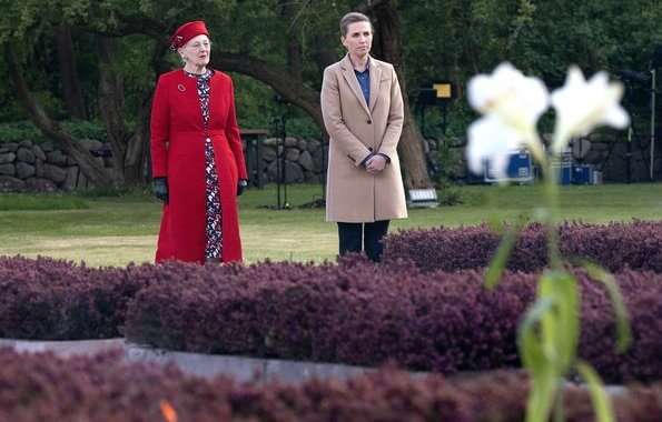 ملكة الدنمارك تشارك في مراسم تكريم رسمية