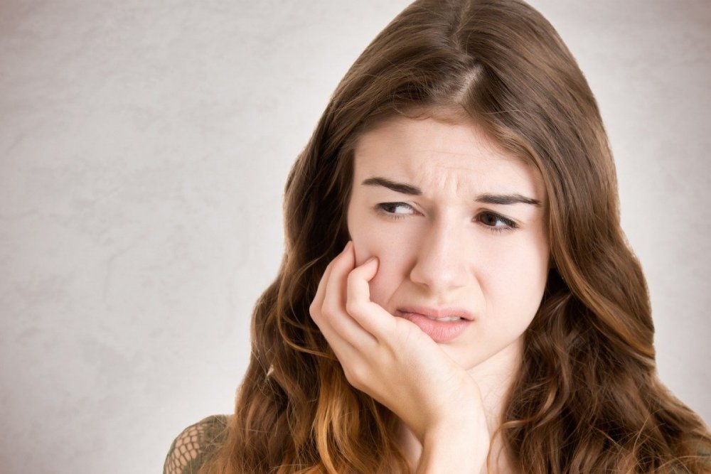 التهابات الفم و الأسنان تسبب رائحة فم كريهة