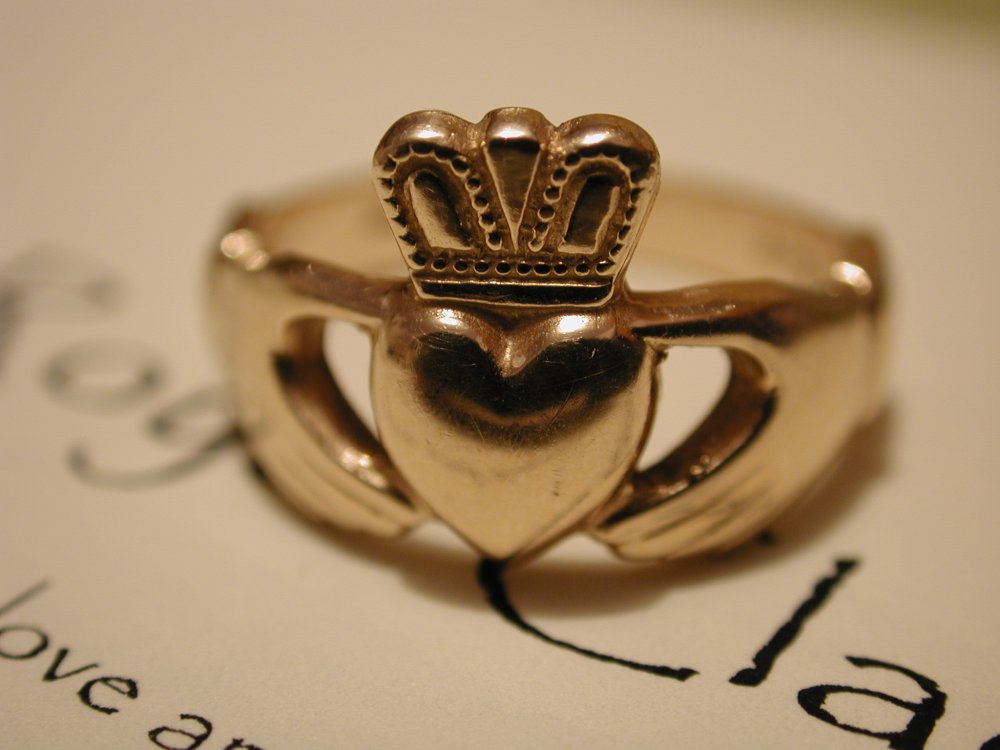 خاتم كلادا بتصميمه الفريد للتعبير عن الحب