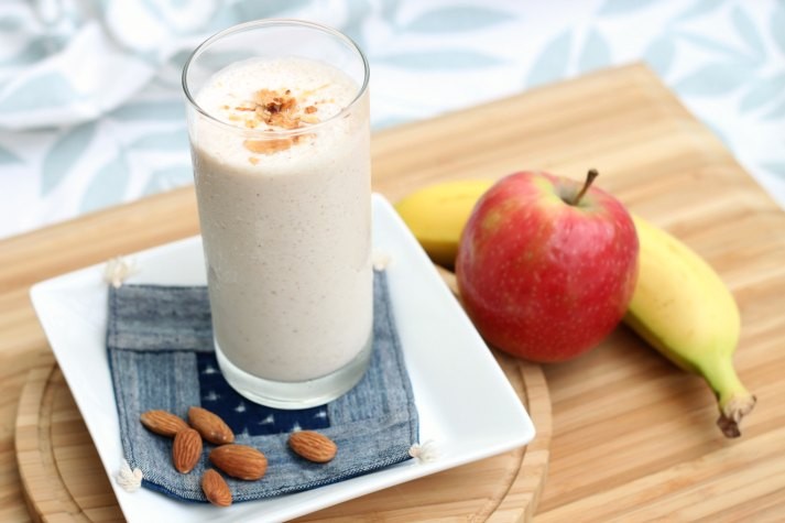  الموز و التفاح مع الحليب و اللوز وصفة تعالج الحموضة