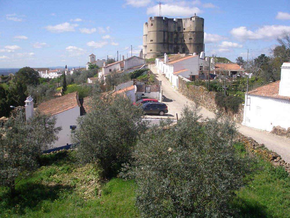 محيط قلعة إيفورامونتي