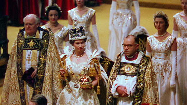 الملكة إليزابيث الثانية كانت تعلم بأمر إخفاء المجوهرات