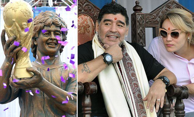 سخرية متواصلة من تمثال مارادونا في كلكوتا الهندية