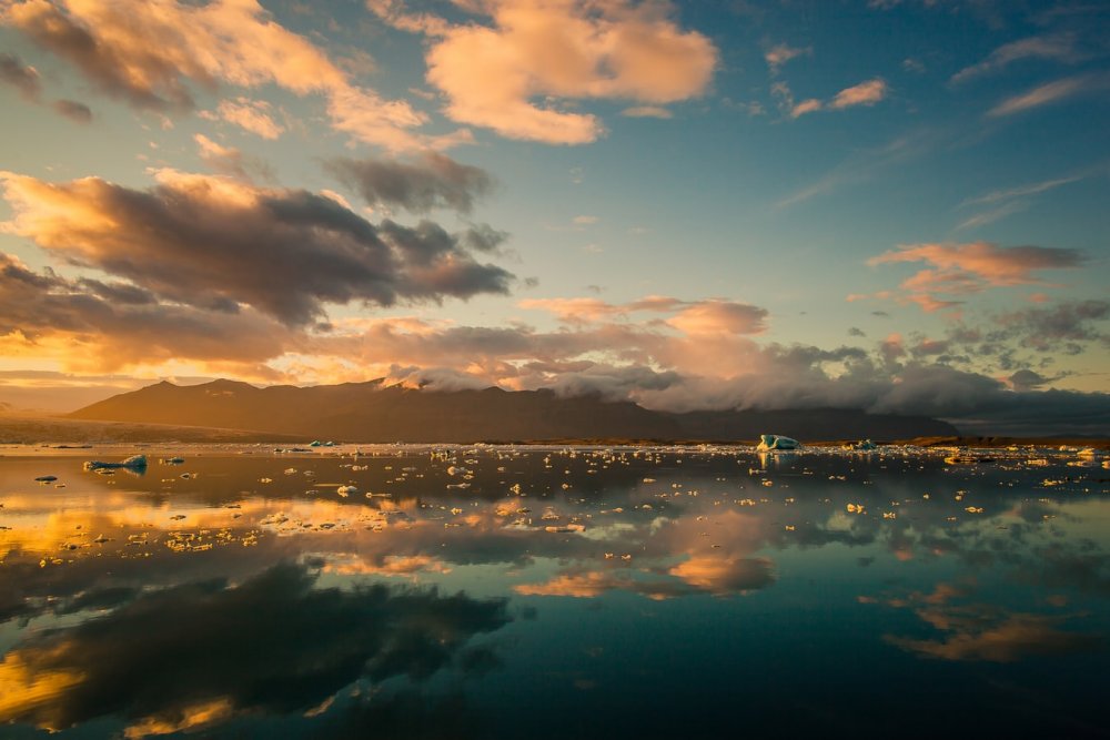  إذا كنت تخطط لزيارة إيسلندا في الصيف استعد لنهار طويل للغاية بواسطة Matt Palmer