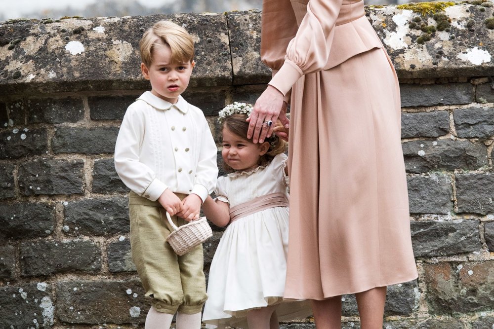 الأمير جورج و الأميرة تشارلوت تلقيا 90% من إجمالي هدايا العائلة البريطانية المالكة