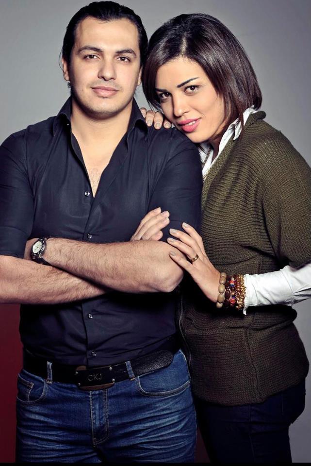 الموزع الموسيقي أحمد إبراهيم وزوجته
