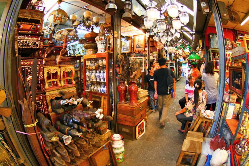 سوق تشاتوشاك ويك إند الذي يعرف محليا باسم سوق جي جي في بانكوك