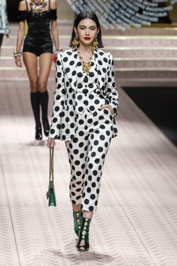 جيليه منقّطة مع البدلة من Dolce &Gabbana