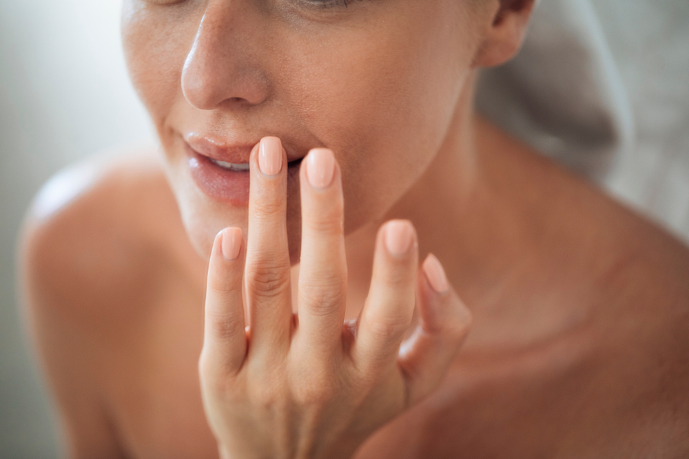 طرق طبيعية لعلاج تجاعيد حول الفم