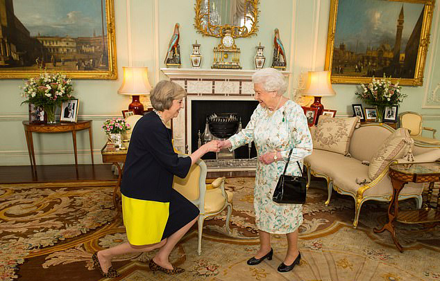 ملكة بريطانيا ستلتقي تيريزا ماي مجددا هذا الأسبوع