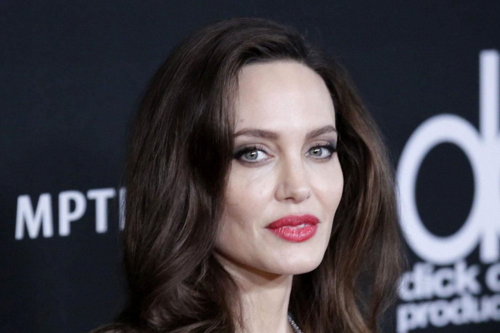 أنجيلينا جولي (Angelina Jolie) تدخل المستشفى بعد تدهور حالتها الصحية