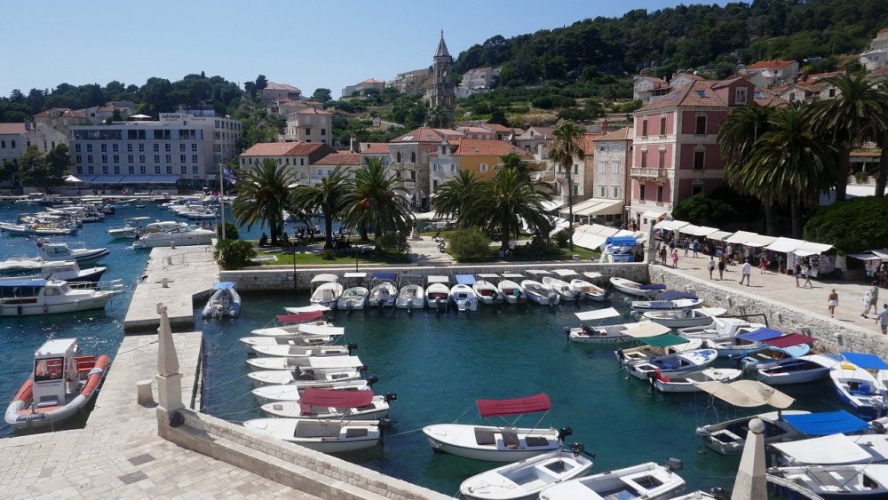 جزيرة هفار من اجمل أماكن السياحة في كرواتيا بواسطة Dieter_G