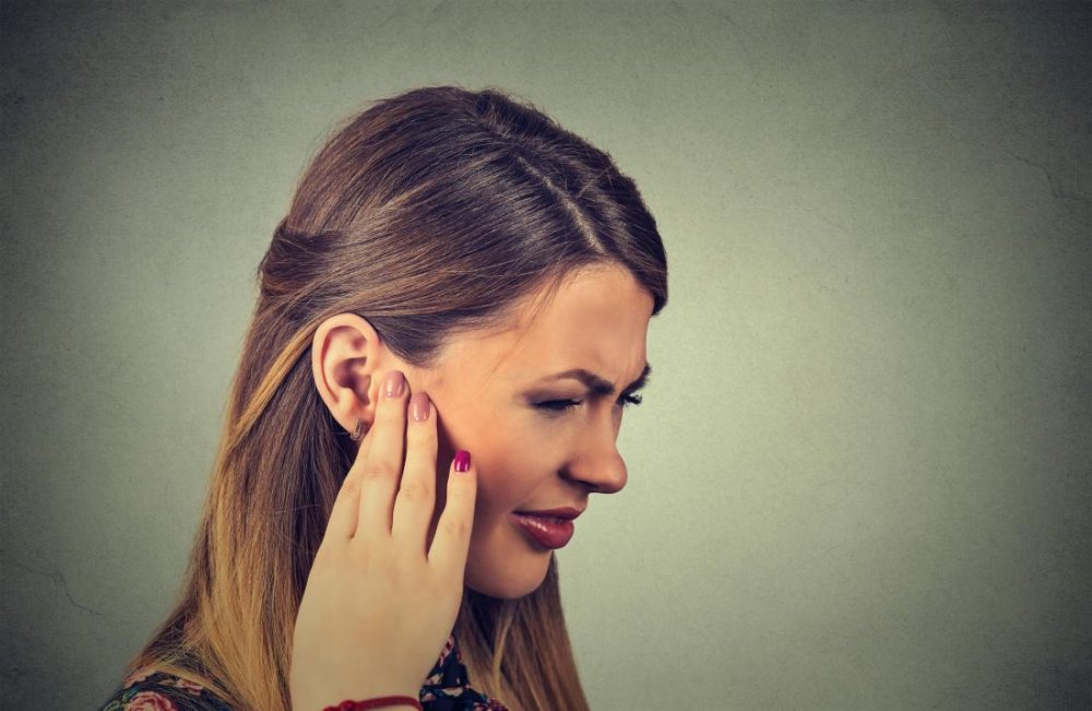 الألم وضعف السمع من أعراض التهاب الأذن الوسطى
