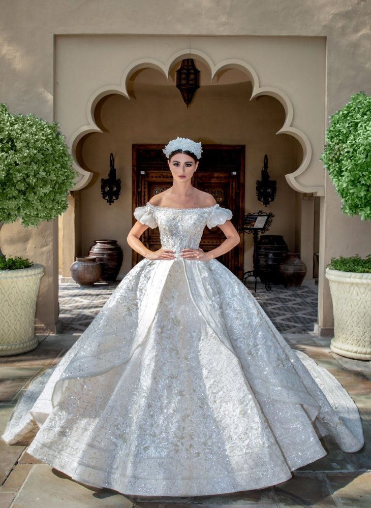 إسبوزا تطلق مجموعة أزياء الزفاف لربيع وصيف 2020