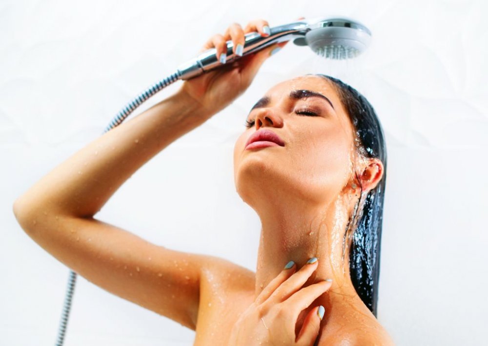 اغسلي الشعر بالماء الفاتر أو البارد