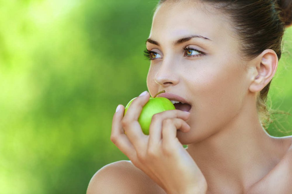  تناول التفاح بكثرة يمكن ان يضر بصحة الاسنان