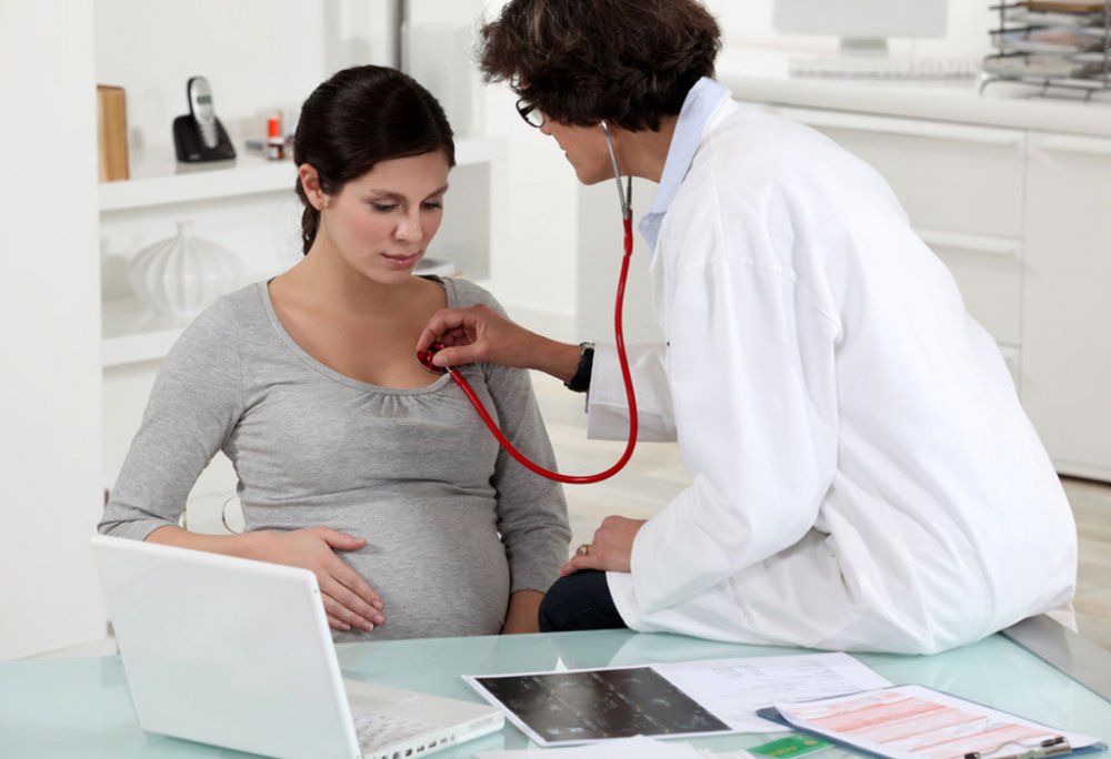 نصائح لتجنب الولادة في الشهر الثامن مثل المتابعة الدورية عند الطبيب