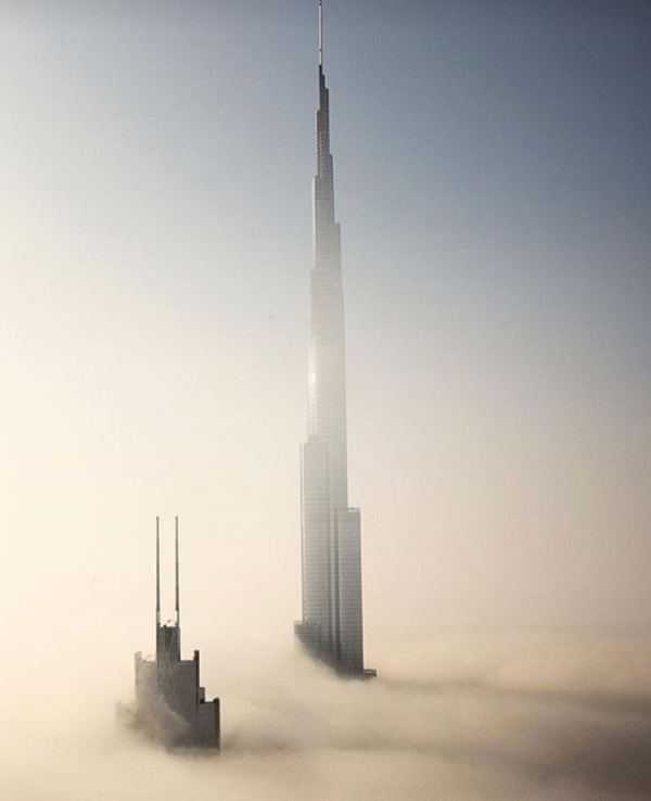 تدني الرؤية بسبب الضباب في الإمارات