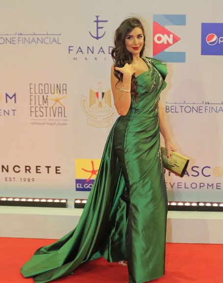 ياسمين صبري في فستان باللون الأخضر