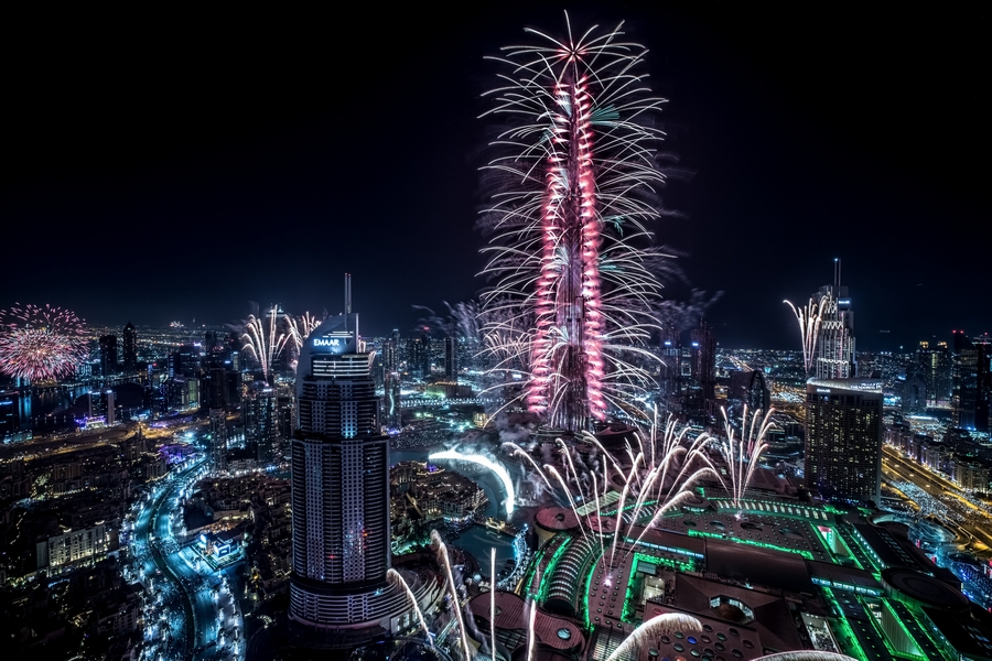 وجهات سياحية مميزة للعروسين في نهاية العام - احتفالات الالعاب النارية في برج خليفة دبي
