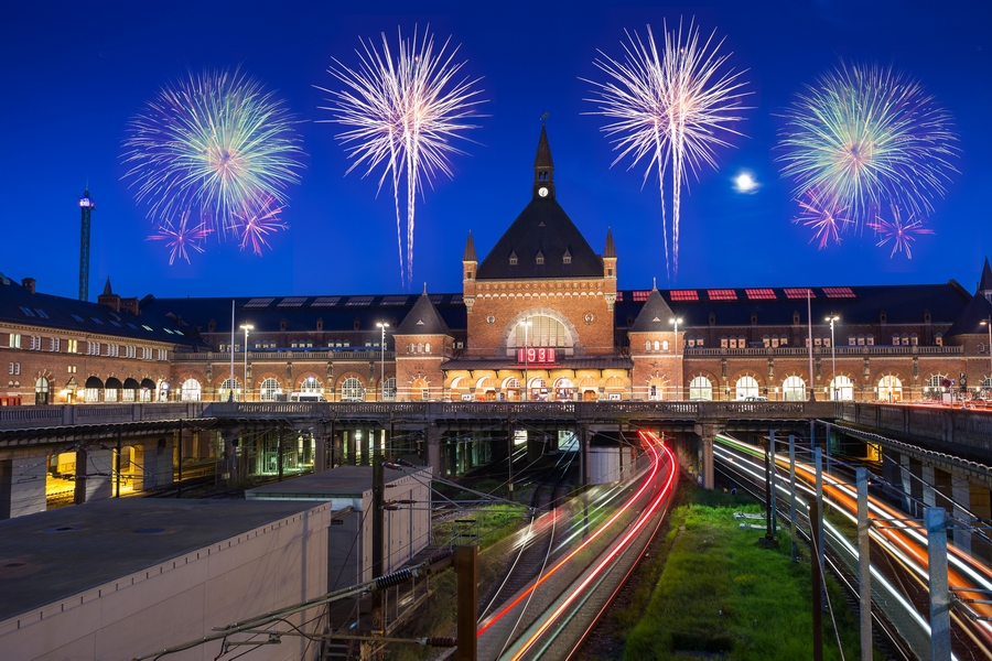 وجهات سياحية مميزة للعروسين في نهاية العام - احتفالات نهاية العام وسماء كوبنهاغن الصافية