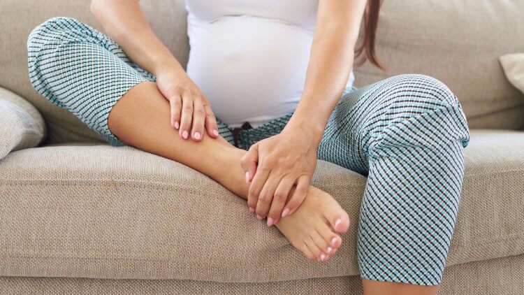 المرأة الحامل أكثر عرضة للإصابة بدوالي الساقين