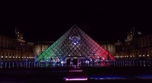 متحف اللوفر باريس يتزين بعلم الإمارات ويحتضن حفلا إماراتيا