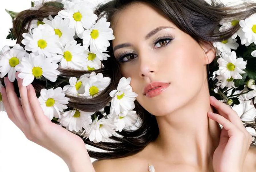 رائحة الشعر الزكية تزيد جاذبية المرأة في عين زوجها