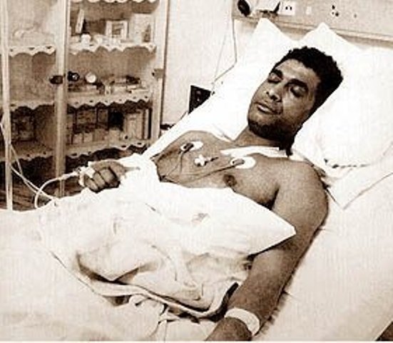 احمد زكي قبل وفاته على سرير المرض