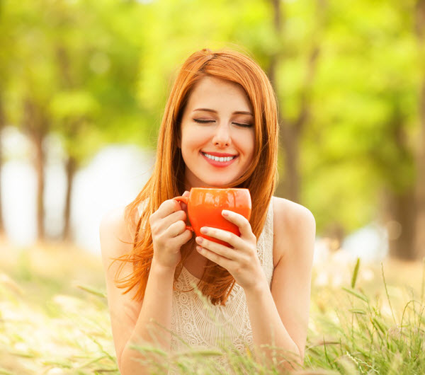 تزيد مادة "البوليفينول" في الشاي الاخضر من طاقة الجسم خلال الصيف