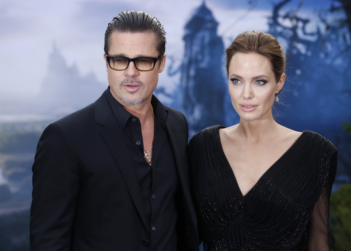 Angelina Jolie caught Brad Pitt Jennifer Aniston
