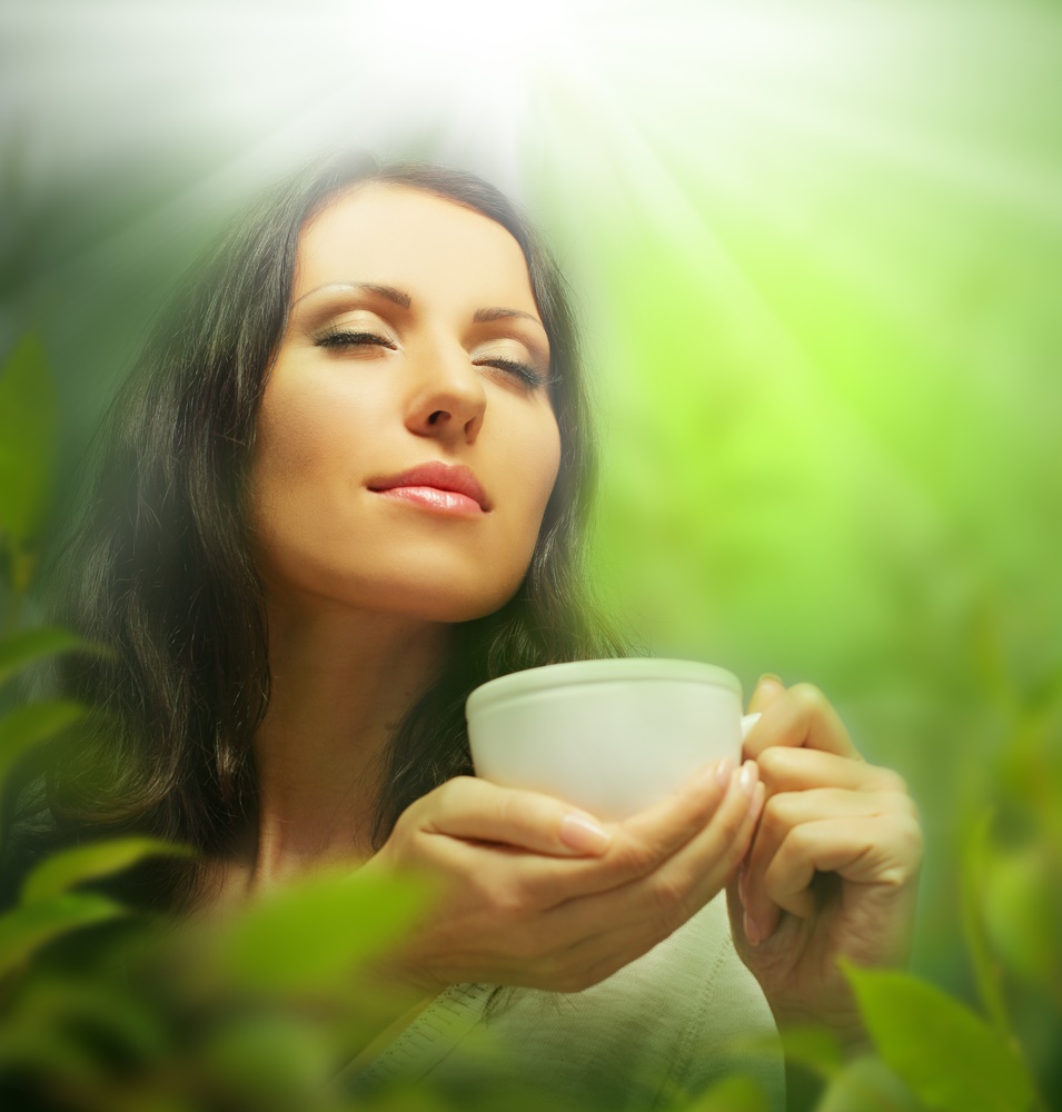 الشاي الاخضر من افضل انواع الشاي التي تساعد على محاربة الشيخوخة و تحافظ على جمالك