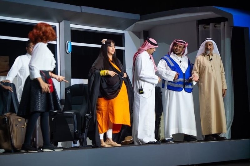 نجوم مسرحية "بخصوص بعض الناس" على خشبة المسرح في جدة