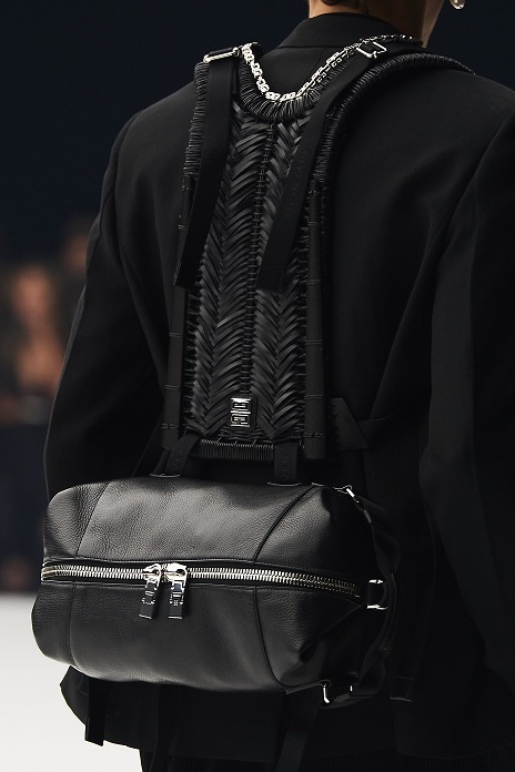 موديلات حقائب رياضية مميّزة بتصميم لافت من Givenchy