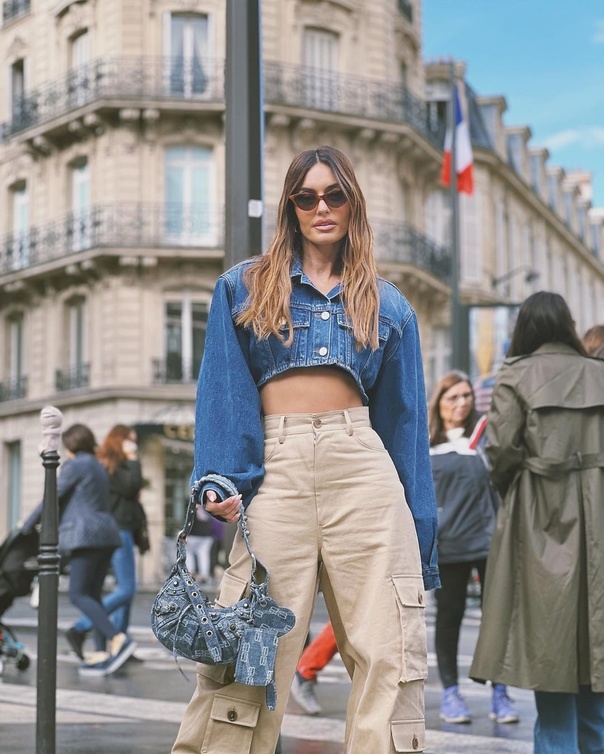 كارن وازن تألقت بلوك كاجوال مريح في شوارع باريس