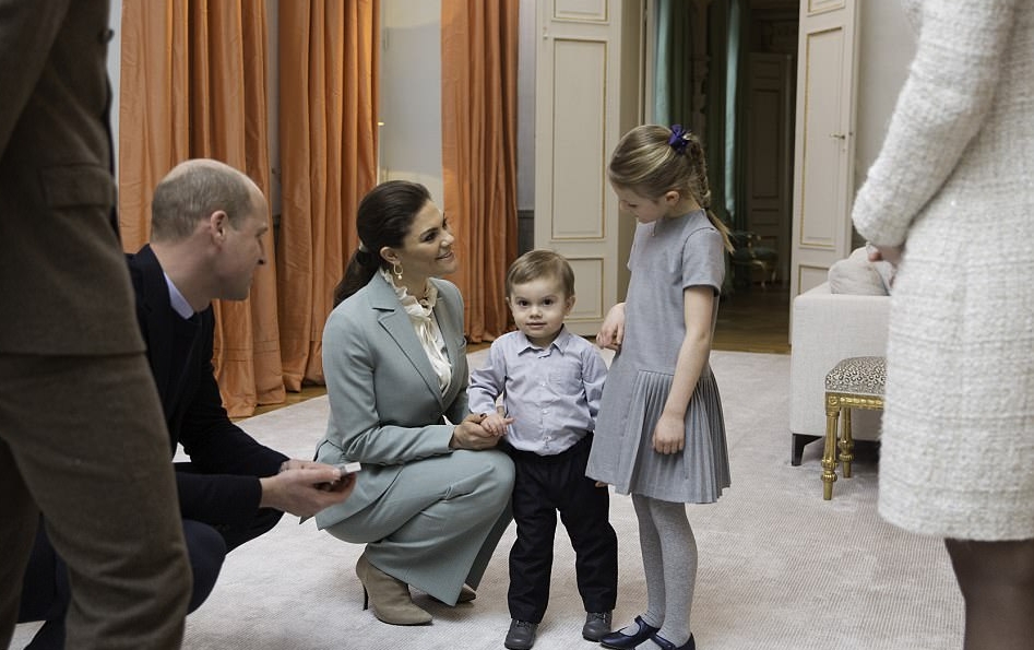 الأمير وليام وكيت ميدلتون قابلا الأميرة استيل و الأمير أوسكار