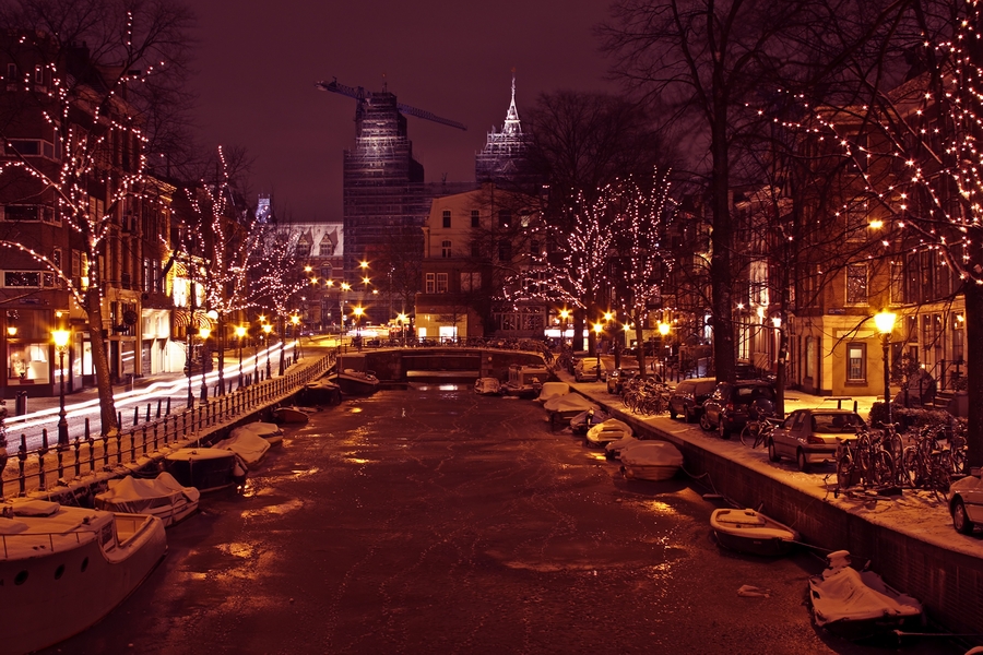 افضل وجهات شهر العسل في اوروبا في الشتاء -مدن هولندا تزدان بالانوار الملونة