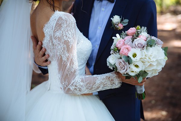  الجدري المائي يفسد زفاف عروس
