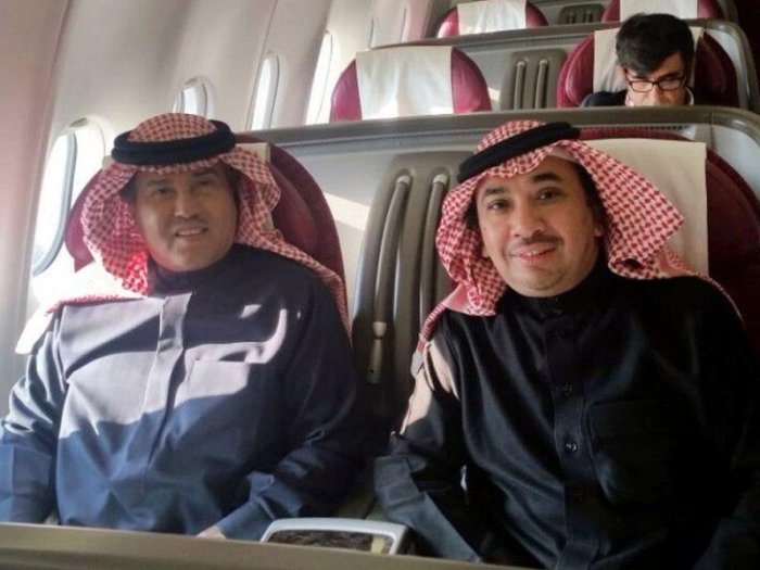  صالح الشادي في لقطة مع الفنان السعودي القدير محمد عبده - المصدر صفحة الشاعر