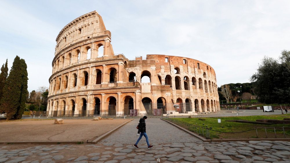 مبنى الكولوسيوم في روما بعد فيروس كورونا