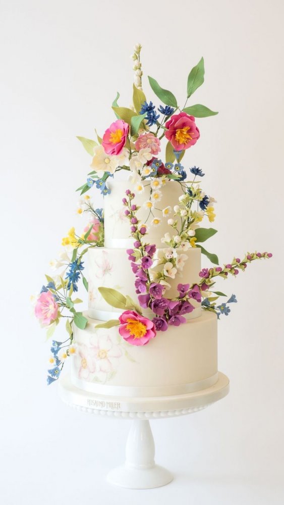 كعكة الزفاف المستوحاة من الطبيعة والزهور