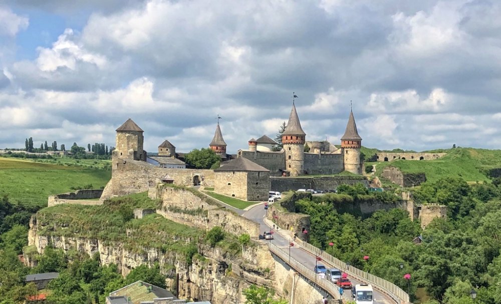  السياحة في أوكرانيا مدينة كاميانيتس بوديلسكي التاريخية المحصنة Kamianets-Podilskyi Fortress