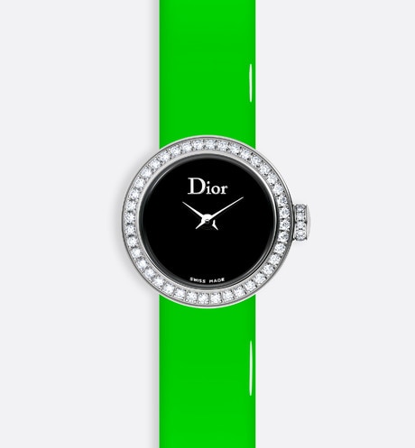 ساعة من مجموعة La Mini de Dior بسير اخضر صارخ