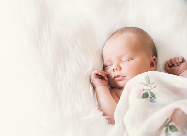 وضعية النوم الامثل للطفل حديث الولادة هي النوم على الظهر