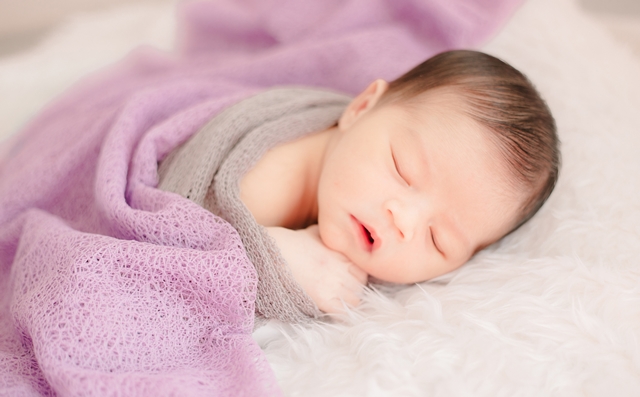 وضعية النوم الامثل لا تتحقق بنوم الطفل على بطنه