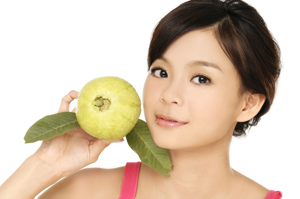 طريقة عمل ماسك الجوافة لتقشير البشرة ونضارتها قبل يوم المرأة العالمي - مجلة هي